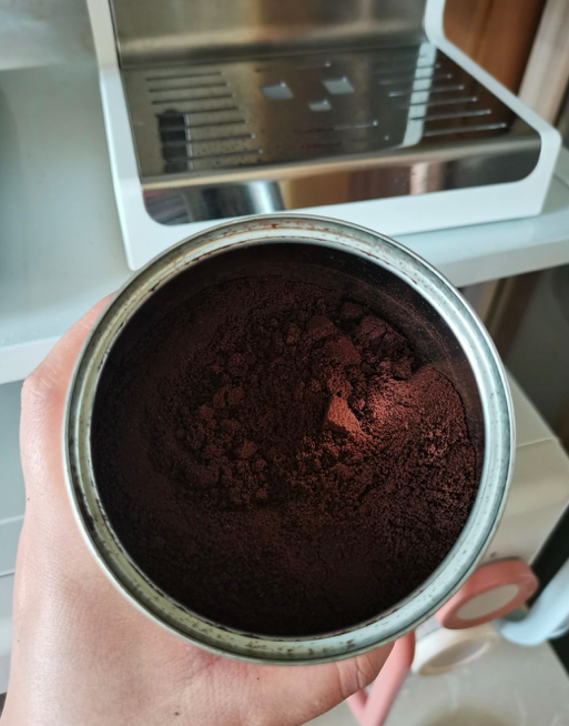 Unveiling the Ideal Grind Size for Semi-Automatic Coffee Machines: Analyzing the Reason Behind Manner's Pre-Ground Coffee Mishap