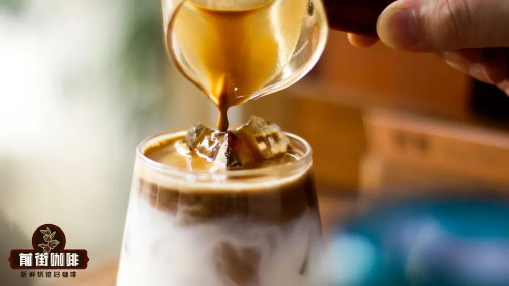 Flavor Analysis of Hot Coconut Latte | Guide to Ice-Cold Differences and Milk Frothing Techniques