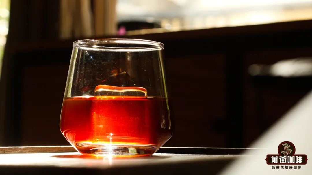 What’s the difference between specialty coffee drinks and pour over? Exploring the fundamental distinction between creative beverages and premium coffee