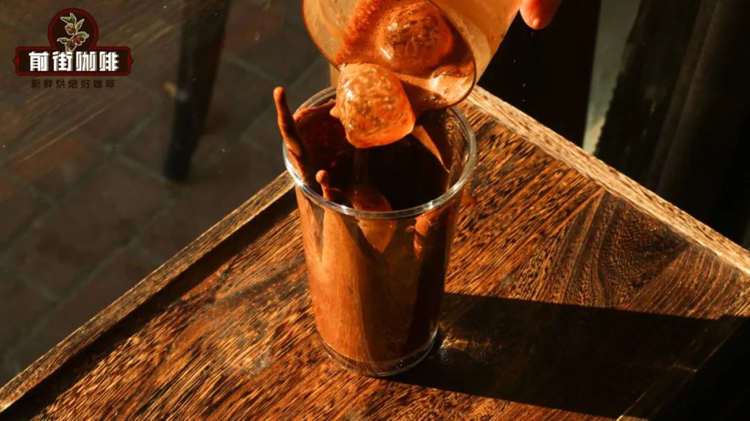 Complete Guide to Mocha Coffee: From Its Origins to Making Salty Mocha, and How It Differs from Latte