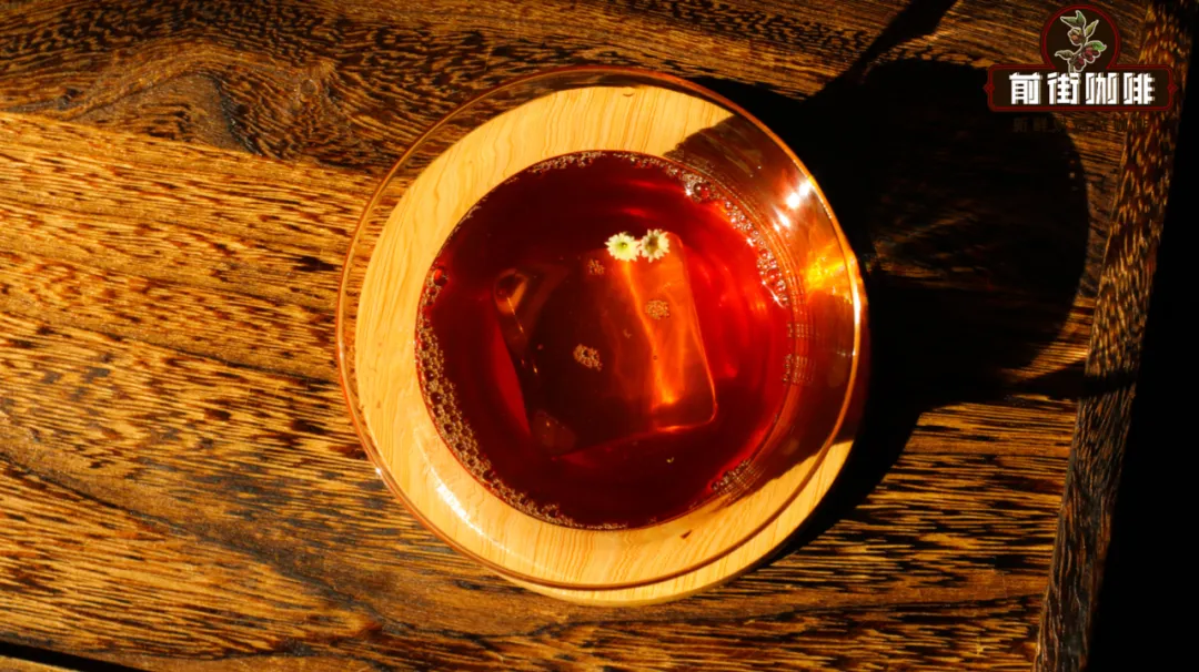 What’s the difference between specialty coffee drinks and pour over? Exploring the fundamental distinction between creative beverages and premium coffee