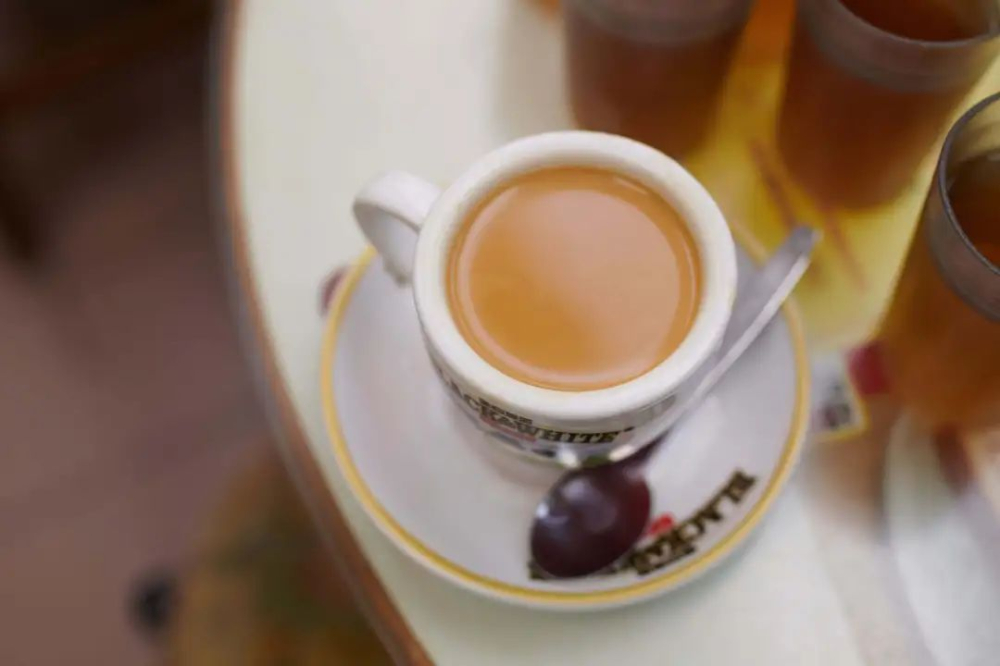 The Big Reveal: The Origins of Hong Kong-Style Yin Yang Tea Coffee Mix – How Much Caffeine Is in a 700ml Cup?