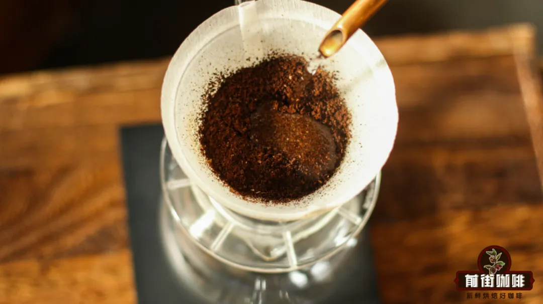 Complete Guide to Pour Over Coffee Pouring Techniques: How Water Segmentation, Height, and Pouring Methods Affect Extraction Flavor