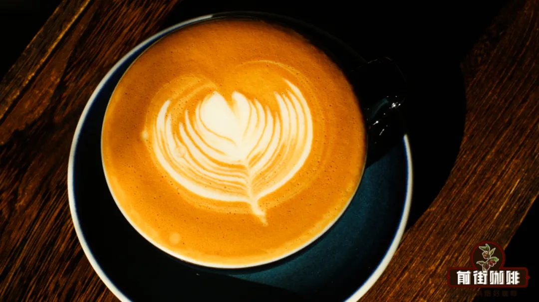 How to tell apart a latte and a cappuccino? A complete breakdown of milk foam thickness, latte art techniques, and flavor differences