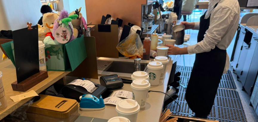 The Truth Behind Starbucks' Stricter Phone Management: Banning Phones During Baristas' Shifts