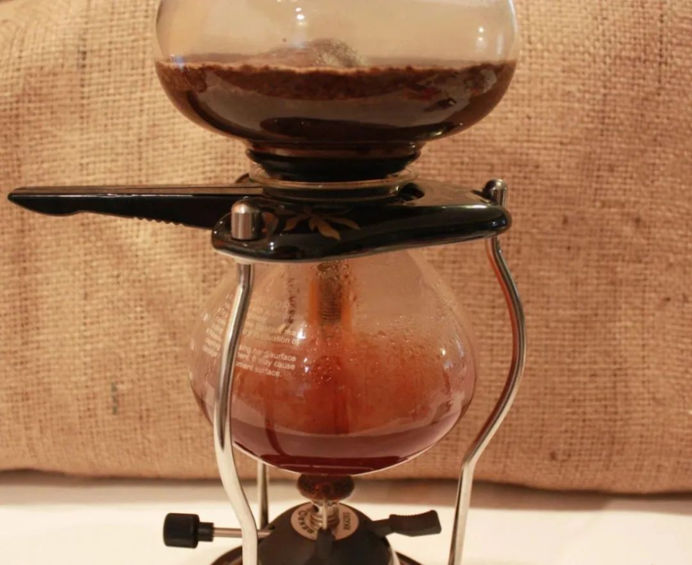 The Principles and History of Siphon Coffee: From Scientific Experiment to Japanese Perfection in Flavor