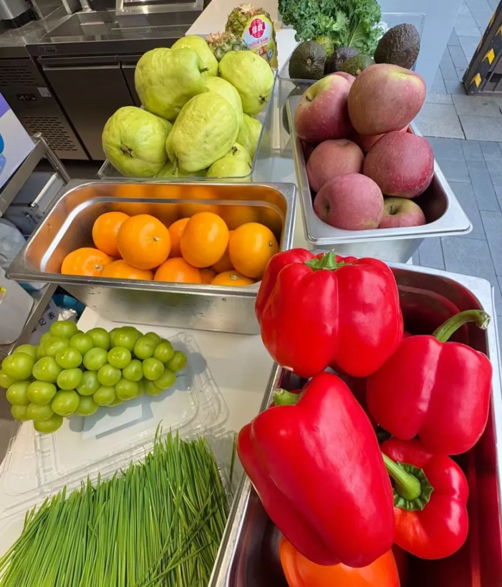 Behind the Popularity of Cha Bai Dao's Fruit and Vegetable Juices: An Analysis of Employee Pressure During Peak Hand-Squeezing Periods