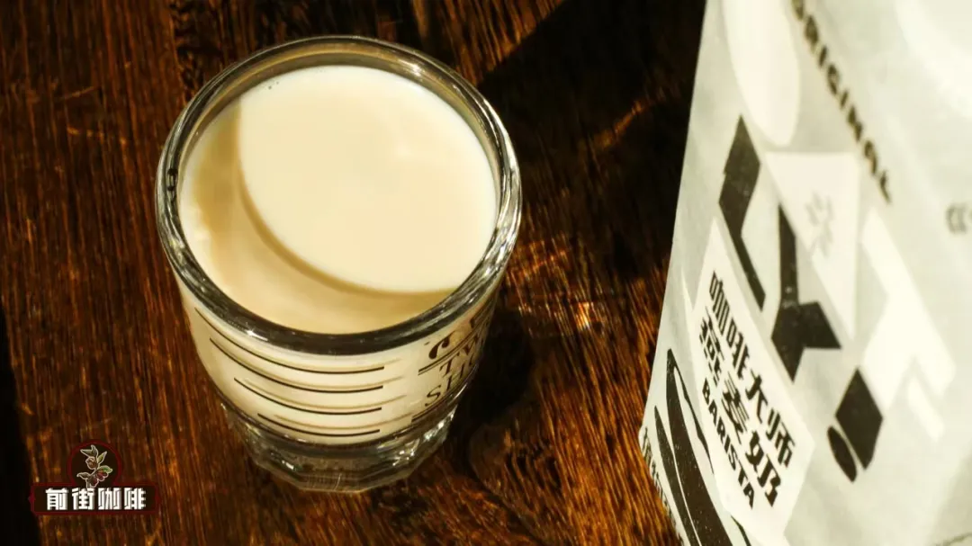 The Ultimate Guide to Coffee-Milk Blends: Techniques for Blending Steamed Milk and Plant-Based Milks & DIY Instructions