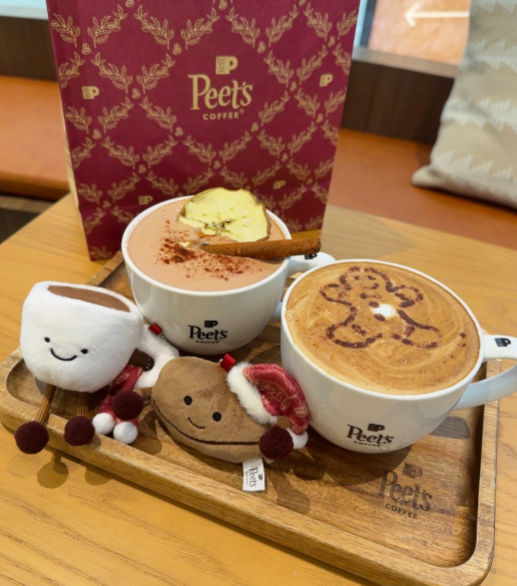 Did Peet's Coffee's Gingerbread Latte Flop? A Hands-On Analysis of Cinnamon Overload & Powder Sprinkling Mishaps
