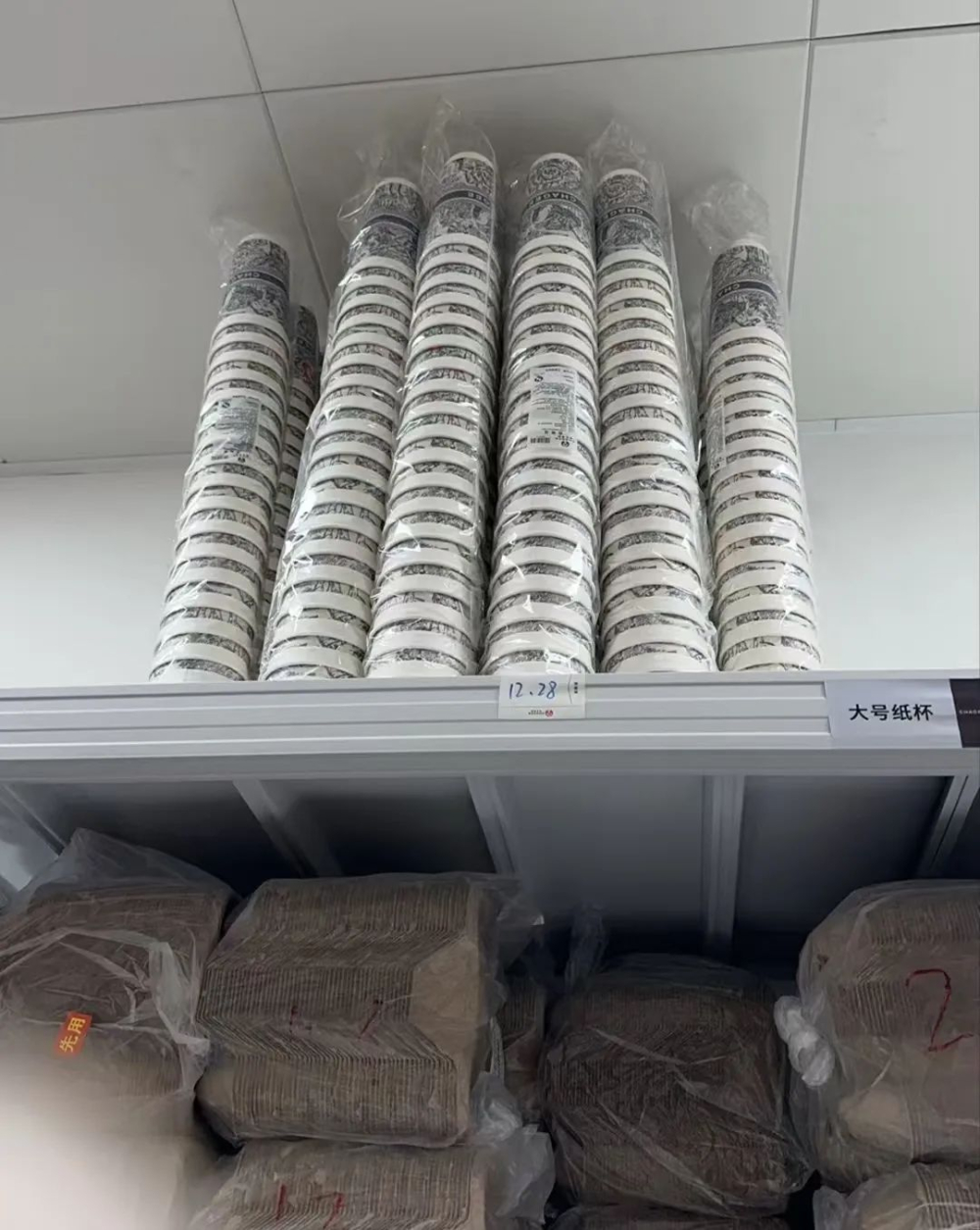 Hygiene Concerns with Stacked Paper Cups in Tea Shops: Risk Analysis During Peak Hours and Food Safety Regulations