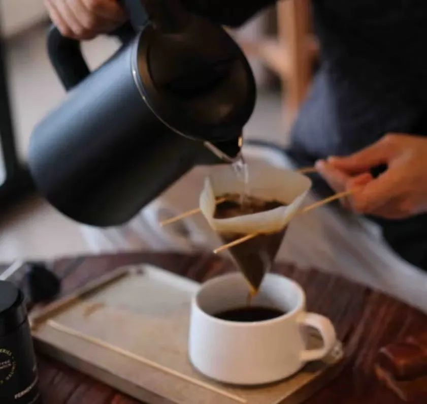 No coffee on your trip home for Chinese New Year? Learn how to make delicious coffee with drip bags, moka pots, and everyday tools