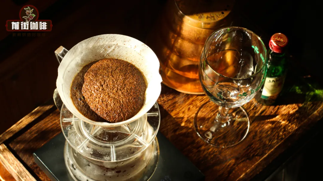 Irish Coffee Recipe Tutorial: A Whiskey and Coffee Flavor Pairing for a Winter Warm Drink