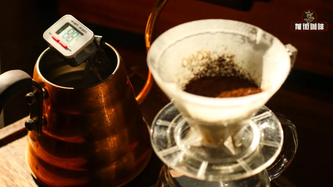 Must-read for pour over coffee: Brewing tips for water temperature, grind size, and brew ratio with dark roast vs. light roast beans