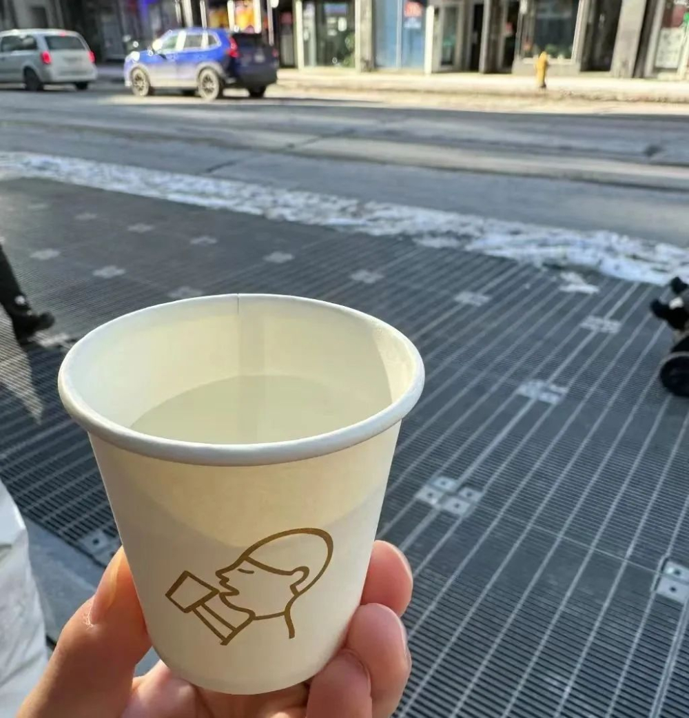 Limited-edition fridge magnets at Heytea’s overseas new store are being resold for up to ¥1,000—here’s why fans are lining up and scalpers are cashing in