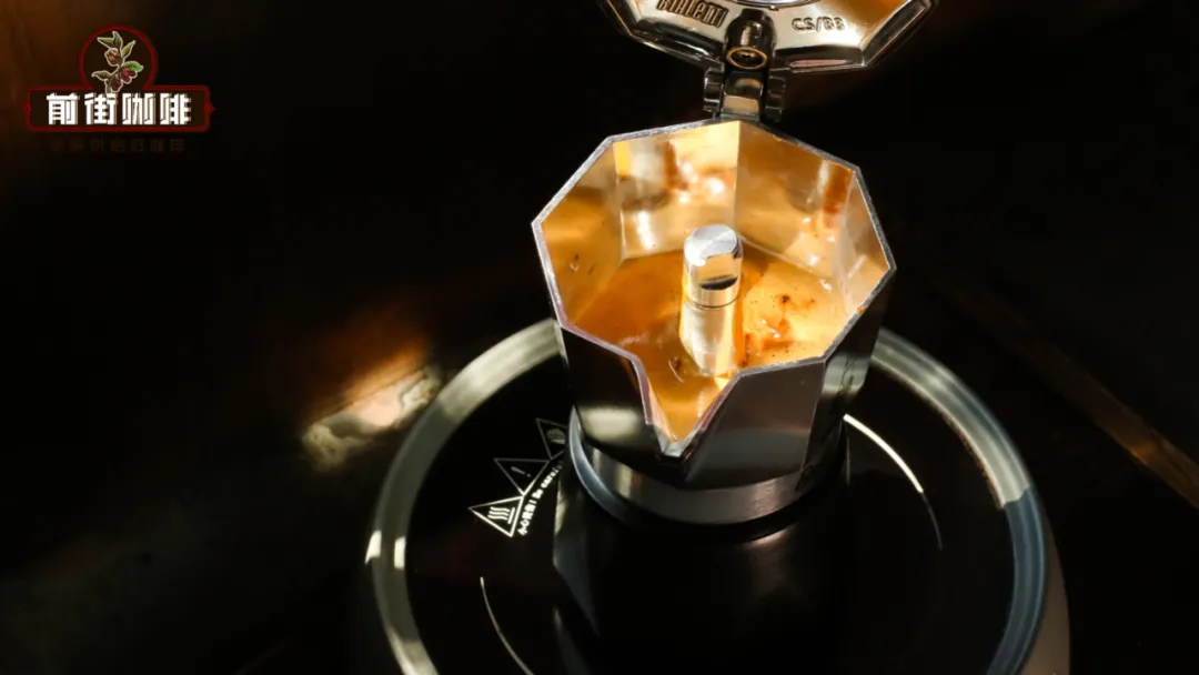 Moka Pot vs Espresso Machine: A Practical Comparison of Extraction Performance, Crema, and Concentration