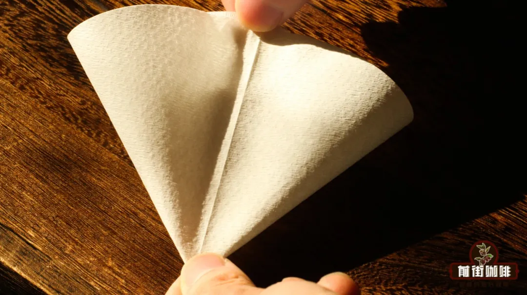 Should you pre-wet the pour over filter paper? What impact does pre-wetting (wet filter) vs. not pre-wetting (dry filter) have on extraction flavor?