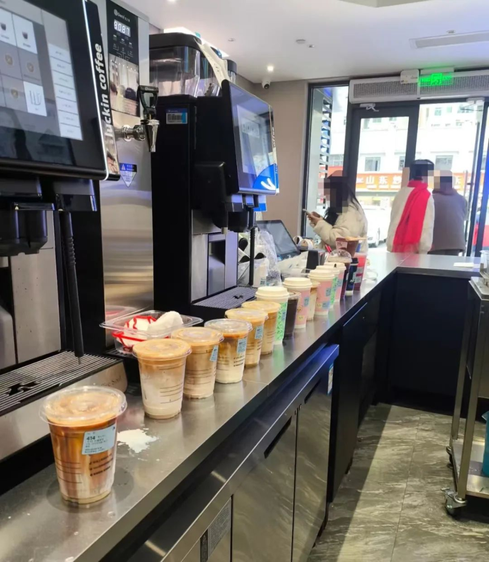 Luckin AI Scheduling System Sparks Controversy: Baristas Overburdened and Hidden Workload Challenges