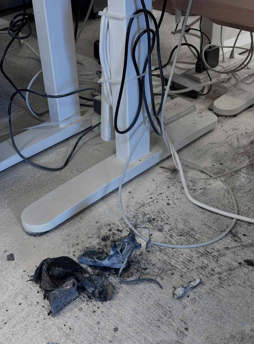 Analysis of the Starbucks Universal Power Bank Fire Incident: Safety Hazards of 10000mAh Wireless Chargers and After-Sales Liability