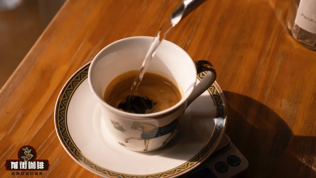 A Complete Guide to Making Vietnamese Egg Coffee: From Its History to a Hands-On Liquid Tiramisu Tutorial