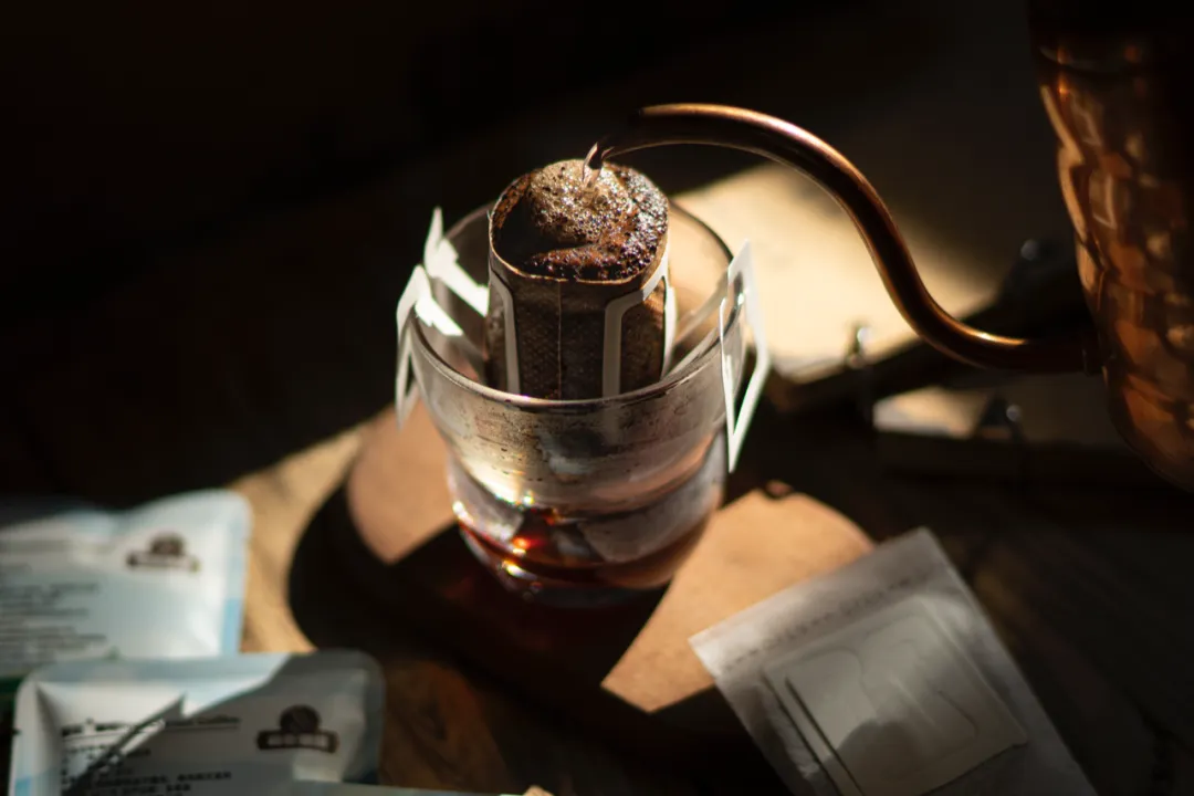 Can you only brew a pour-over coffee pouch once? An in-depth analysis of the differences between coffee and tea extraction and the optimal number of brews for best flavor