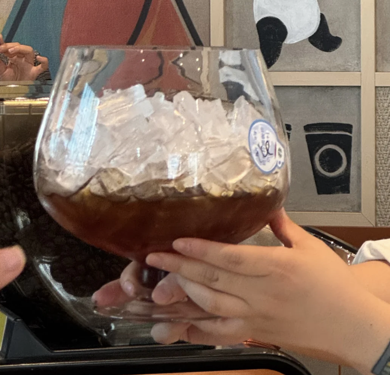 A Complete Record of Starbucks' Earth Day Bring-Your-Own-Cup Event: Get a Free Medium Americano & Share Creative Containers