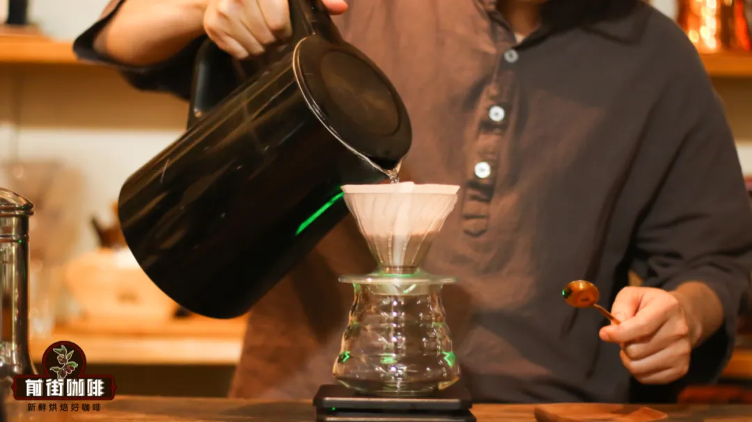 100°C High-Temperature Pour Over Coffee in Practice: Flavor Adjustment Techniques and Full Operation Process