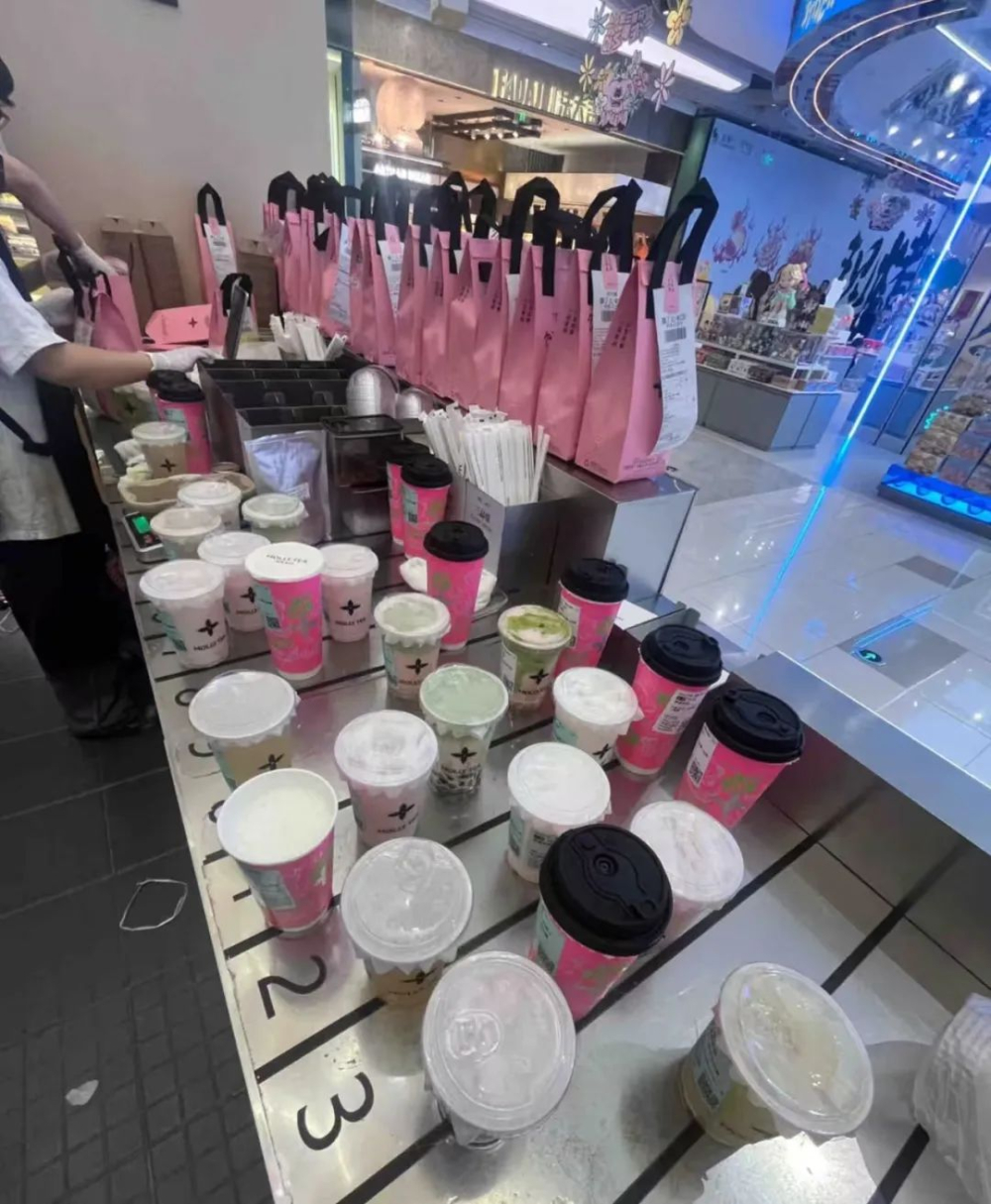 Is the takeaway subsidy war disrupting bubble tea shop operations? A firsthand account of order surges and rider hounding at Jasmine Milk Tea White