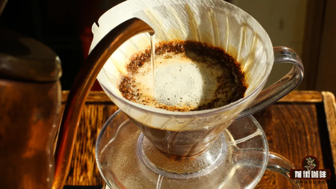 What to do if your high-altitude light roast pour over extraction is too slow? A practical guide to slow-flow three-stage brewing with small water streams