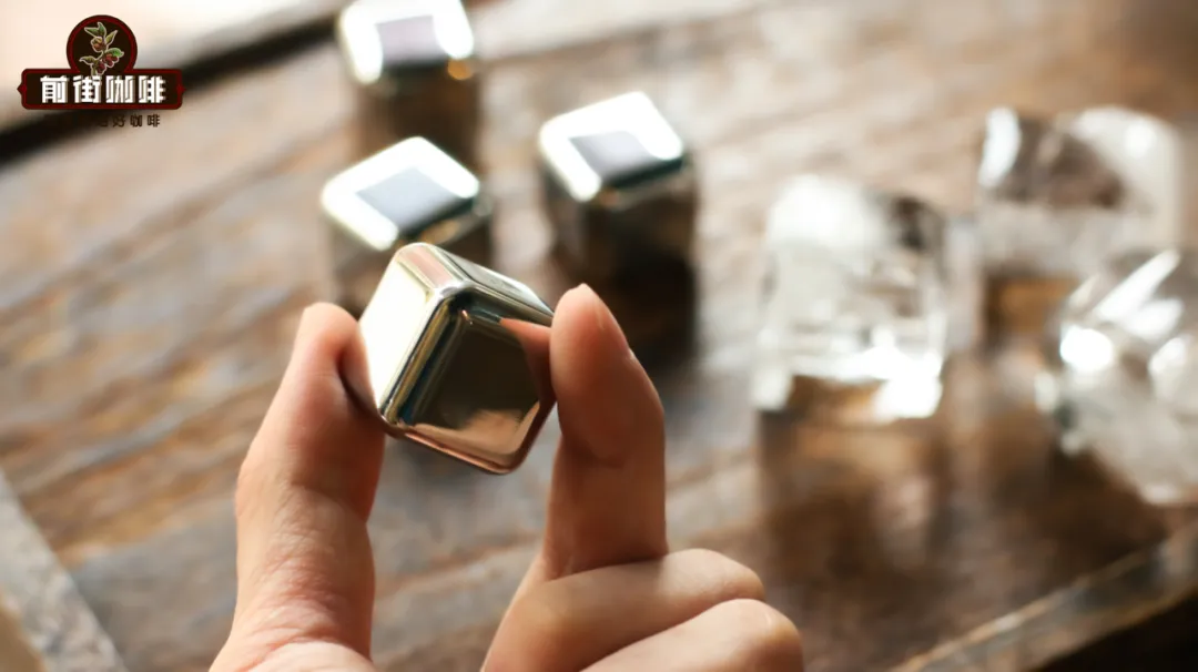 Does cold brew-style iced pour over retain its flavors? A real-world comparison of stainless steel ice cubes vs. traditional ice cubes