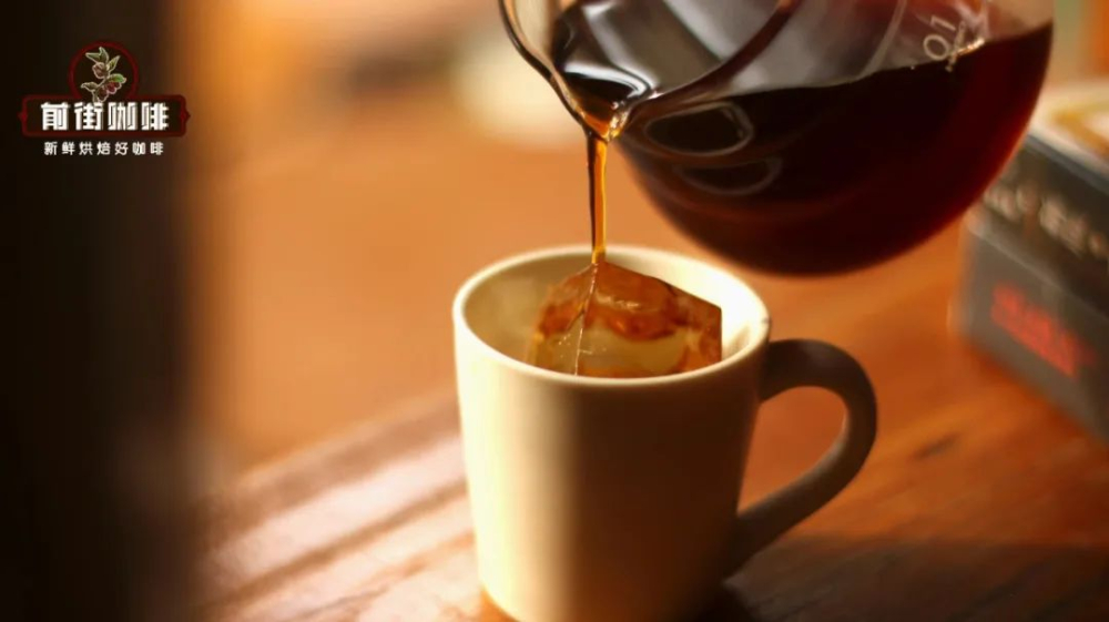 Cold Brew vs. Iced Pour Over: How Can the Same Coffee Beans Taste So Different? A Complete Breakdown of Extraction Methods and Flavor Profiles
