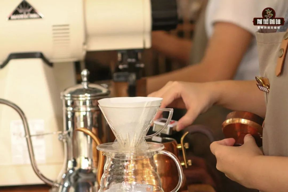 The Key to Successful Pour Over Coffee: An Introductory Guide to Mastering Water Temperature, Grind Size, and Pouring Techniques