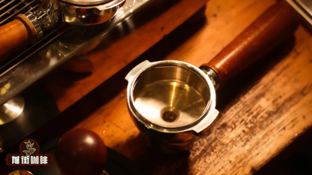 Complete Guide to Home Espresso Machine Maintenance: In-depth Cleaning of the Steam Wand, Group Head Screen, and Water Lines