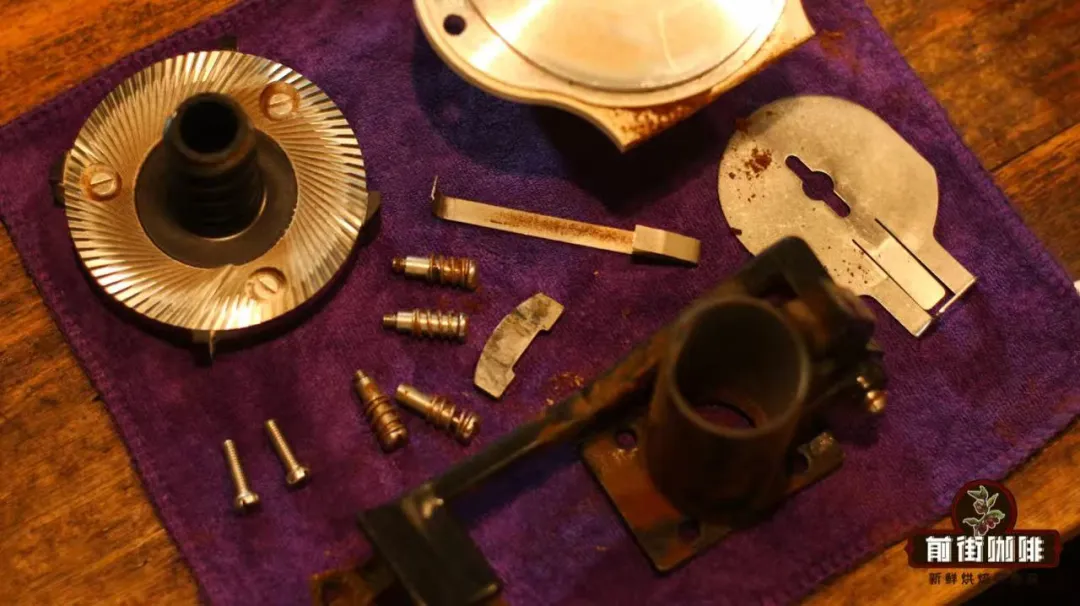 Tips for Using an Electric Grinder: Avoid Grinding Without Beans and the Correct Way to Clean the Grinder