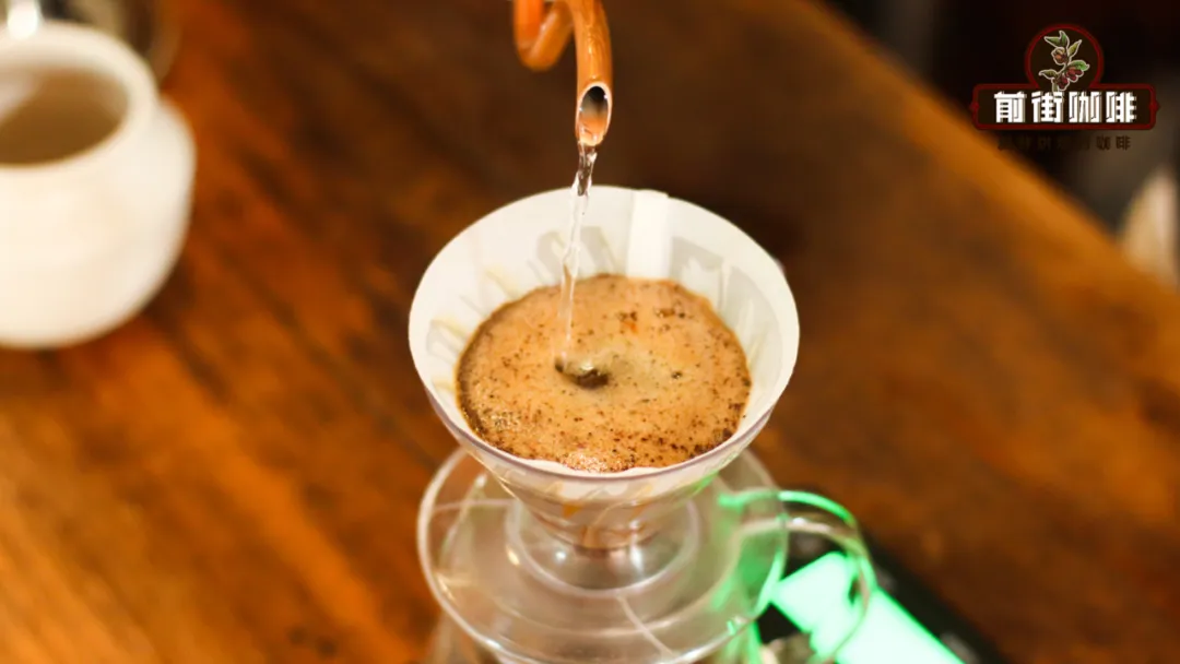 A Complete Guide to Pour Over Coffee Pouring Techniques: How Water Flow Path, Height, and Speed Affect Flavor