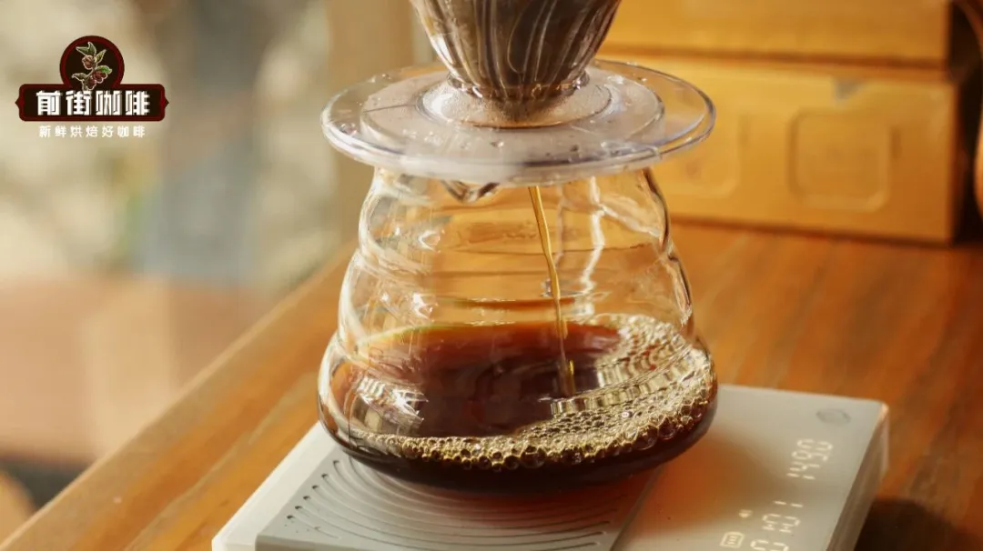A Complete Guide to Pour Over Coffee Pouring Techniques: How Water Flow Path, Height, and Speed Affect Flavor