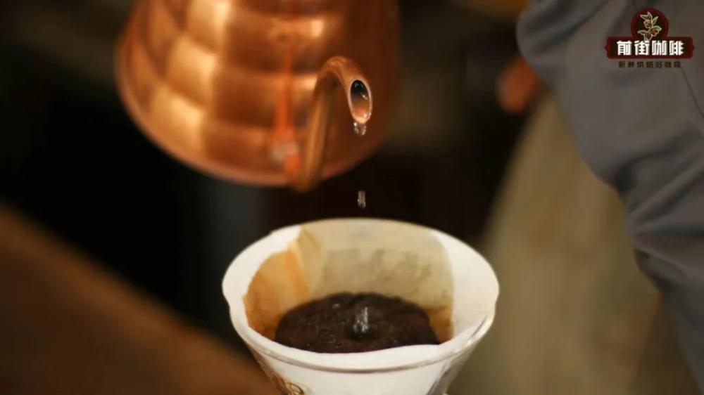 A Comprehensive Guide to Japanese Pour Over & Italian Espresso: Flavor, Technique & Cultural Differences