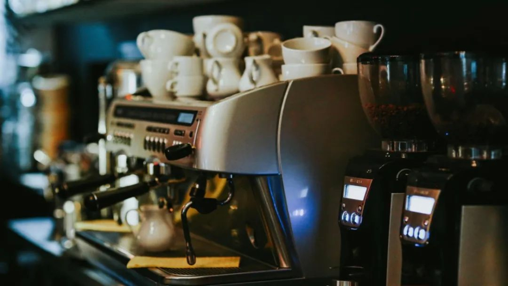 Make Iced Lattes at Home Without Fail: Master Coffee Machine Selection, Ratio Blending, and Brewing Techniques in One Go