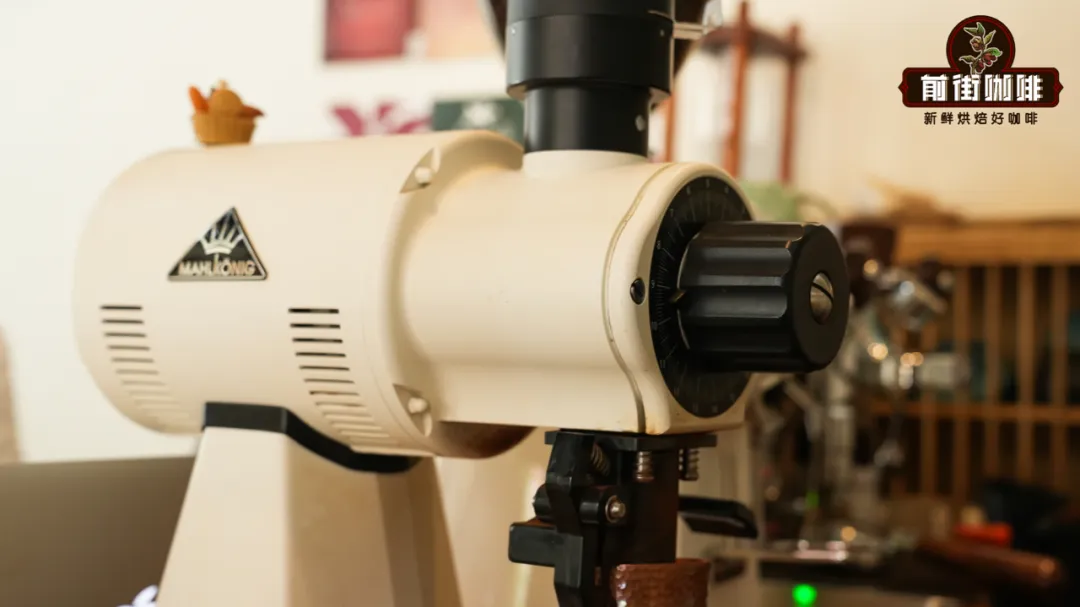 Hand-Cranked vs. Electric Grinders Buying Guide | Analysis of Flat, Conical, and Burr Blade Differences and Flavor Impact