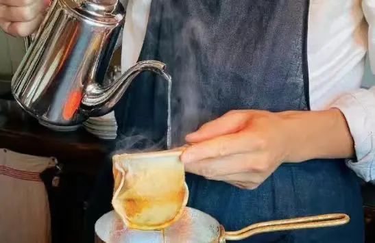 How to make milk poured over coffee? Flavor transformation techniques from French café au lait to Japanese interpretations