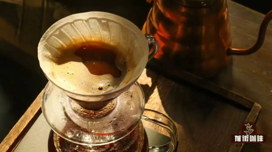 A Complete Guide to Pour Over Coffee Pouring Techniques: How Water Flow Path, Height, and Speed Affect Flavor
