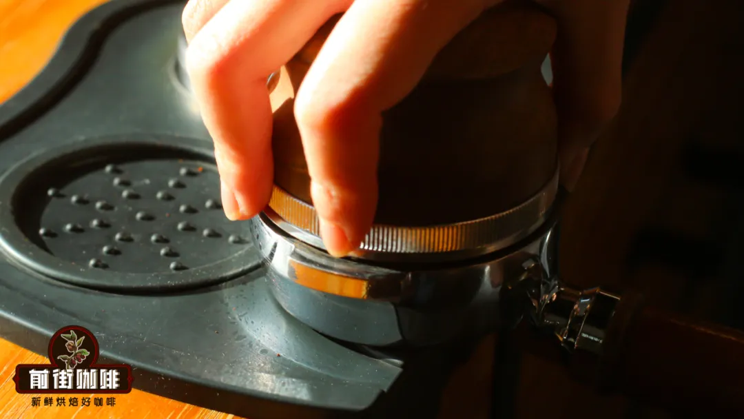 Complete Guide to Distributing & Tamping Espresso: Dosing Pressure, Even Distribution Techniques & Channeling Issues
