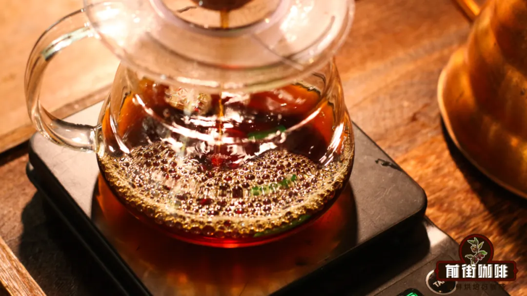 Pour Over Coffee: Segmental Pouring Techniques – A Practical Guide to Optimizing Extraction and Flavor
