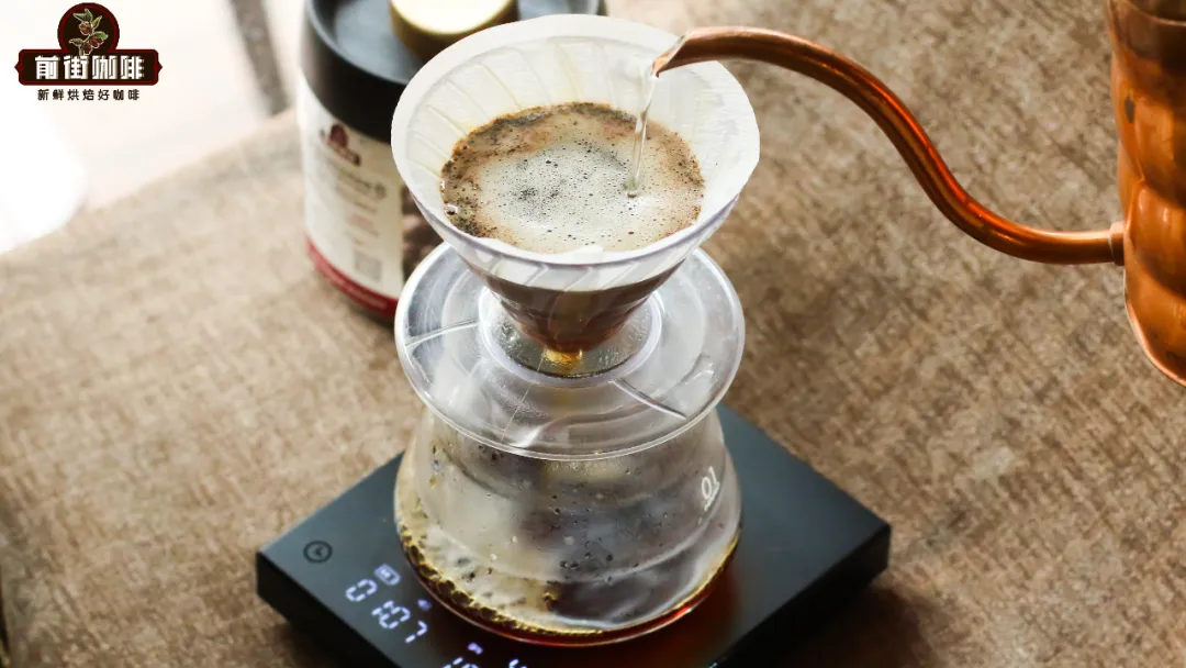 Is it feasible to cool pour over coffee with ice? Professional parameter adjustments and flavor preservation techniques