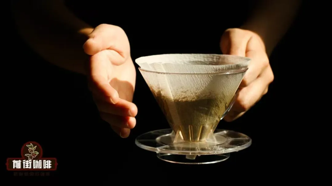 Pour Over Coffee Bed Leveling Tips: Avoid the Brazil Nut Effect to Ensure Even Extraction
