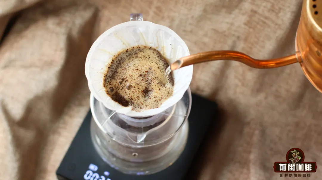 Pour Over Coffee: Segmental Pouring Techniques – A Practical Guide to Optimizing Extraction and Flavor