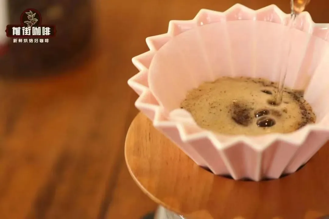 How to Choose the Water Temperature for Wetting the Filter Paper in Pour Over Coffee? The Key Impact of Hot vs. Cold Water on Extraction and Flavor