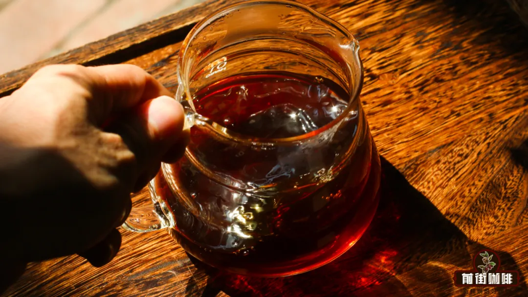 Analysis of Pour Over Coffee Liquor Color: Differences Between Dark and Light Roasts and Common Extraction Mistakes