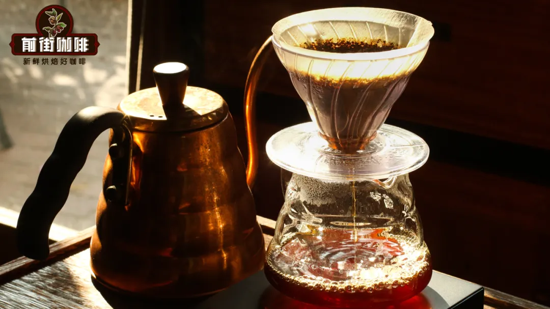 A Complete Guide to Pour Over Coffee Techniques: How Water Flow, Height, and Pouring Path Affect Flavor