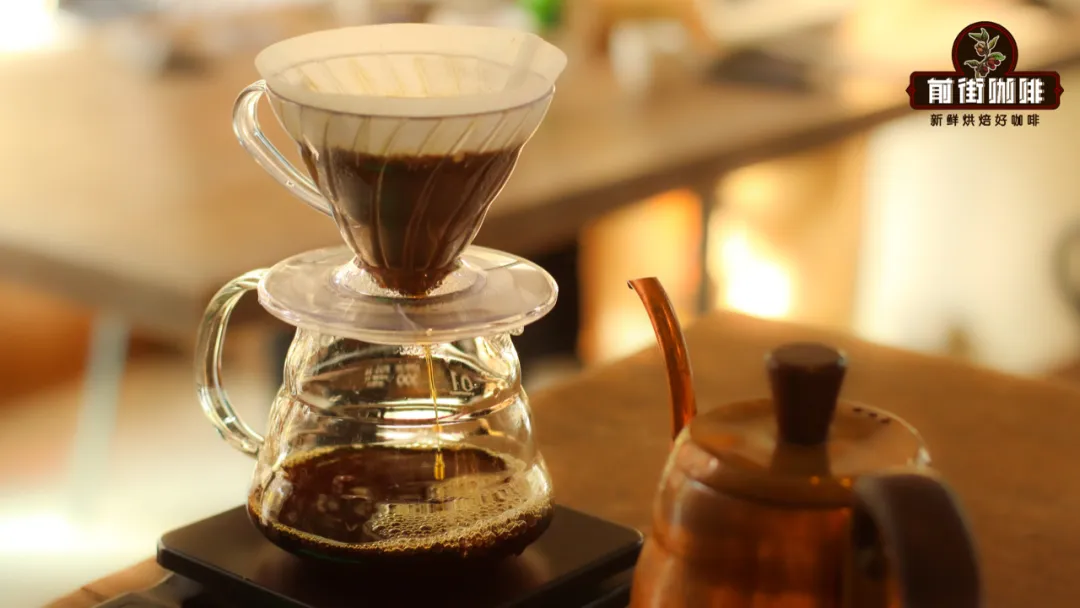 A Complete Guide to Pour Over Coffee Techniques: How Water Flow, Height, and Pouring Path Affect Flavor