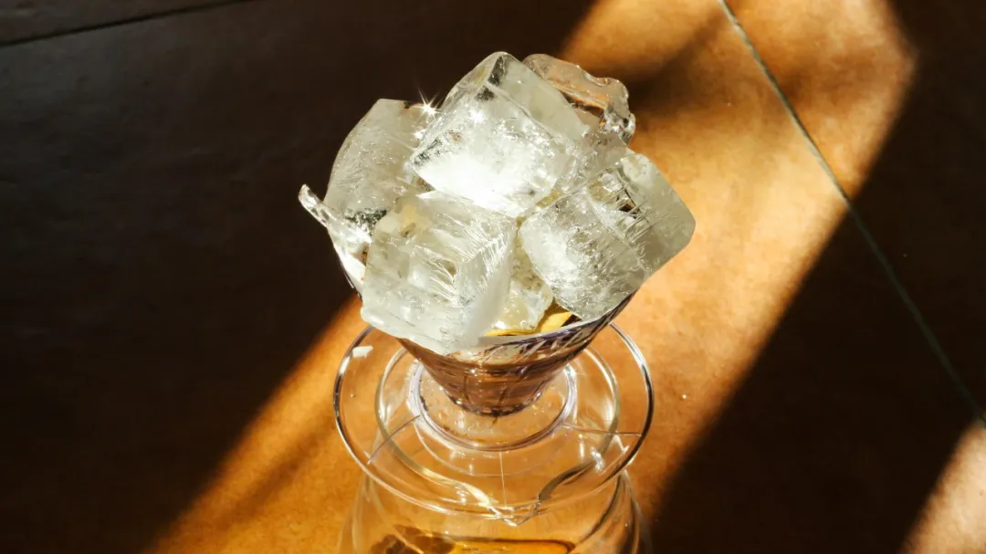 Ultimate Guide to the Best Parameters for Iced Pour Over Coffee: Water Temperature, Ratio, Grind Size, and Bean Varieties